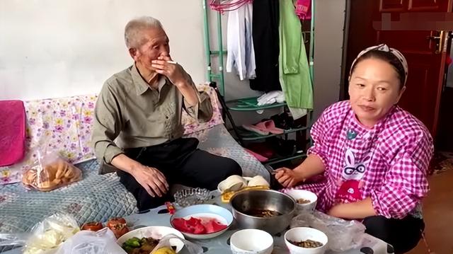住女兒家養老！她發現我「每月3萬退休金」全給兒子　氣得趕我走「結局太唏噓」