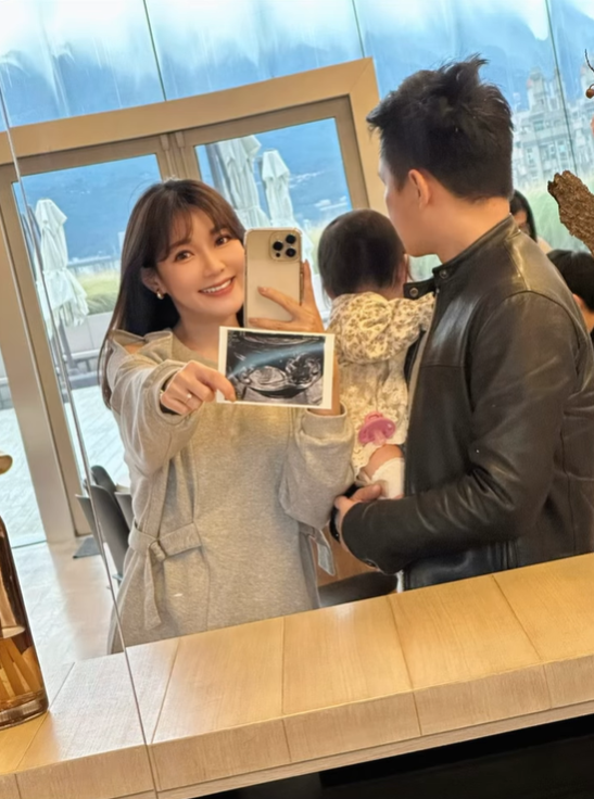 產後7個月又懷孕！美女主播「播報一半濺血」沾滿裙子　自駕奔急診「拜託抓牢媽媽」