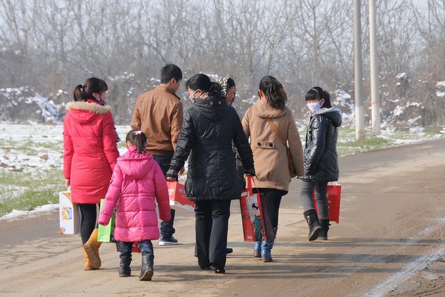 已經借3次錢！姑姑元旦「又跑來我們家借錢」　前幾次都沒還「下一秒媽媽的做法」讓我看傻了