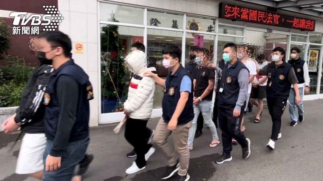 枉死國三生火化！父悲痛自責喊「我是不是做錯了」　不送最後一程「堂弟雨中捧骨灰送別」