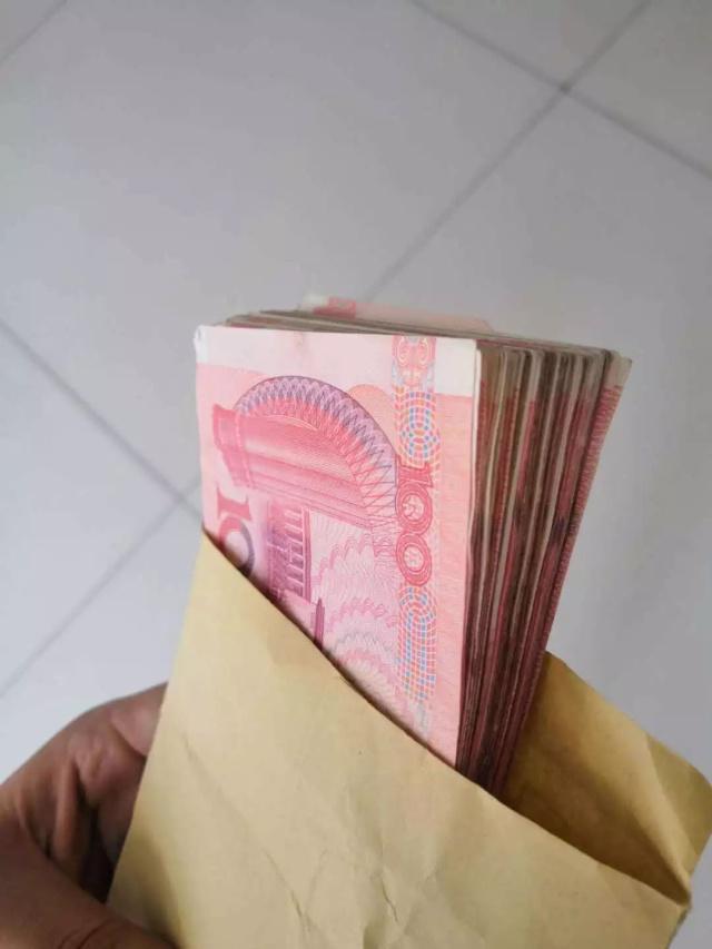 25年前小三進家門！媽媽離婚「堅持要帶我走」外婆也支持　長大爭氣「做出一番成就」那女人卻找上門