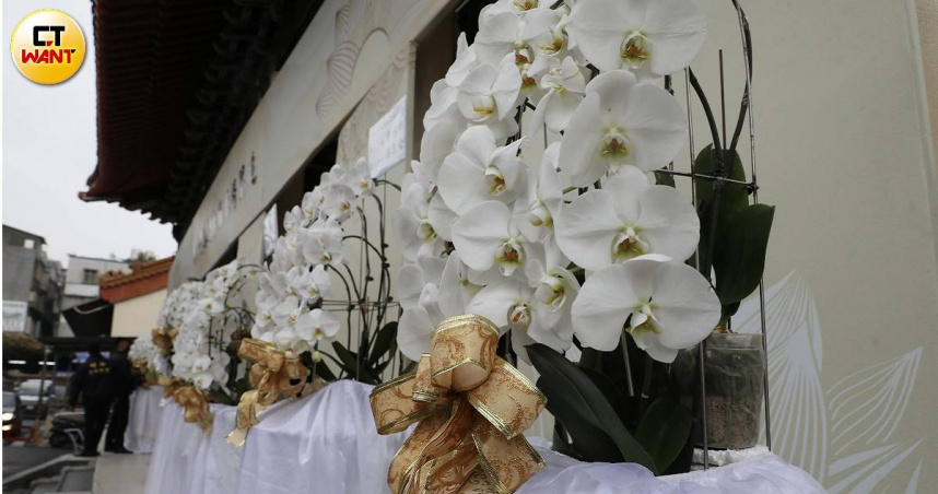 枉死國三生火化！父悲痛自責喊「我是不是做錯了」　不送最後一程「堂弟雨中捧骨灰送別」