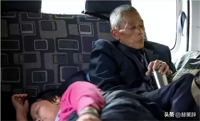 爸爸胃癌晚期！暴瘦「切除器官80％」受盡折磨　我決定「騙他出國旅遊」快樂到最後一刻：88天後出現奇蹟