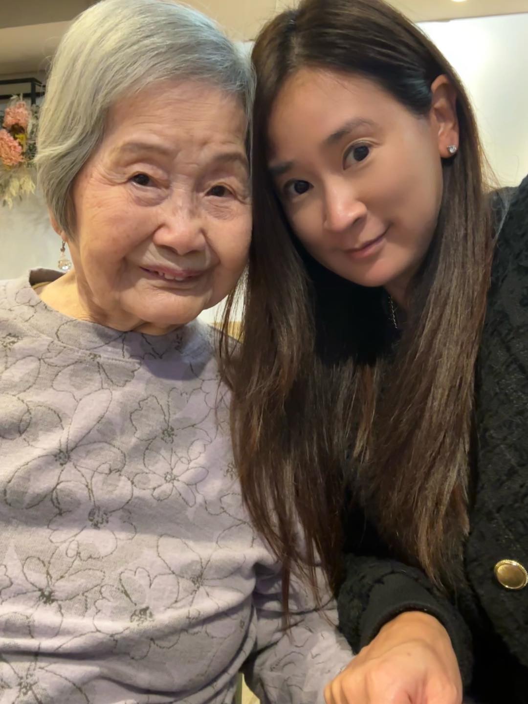 前夫是台塑長孫！42歲女星「同框104歲人瑞阿嬤」　全網震撼「起碼年輕20歲」：基因好強大
