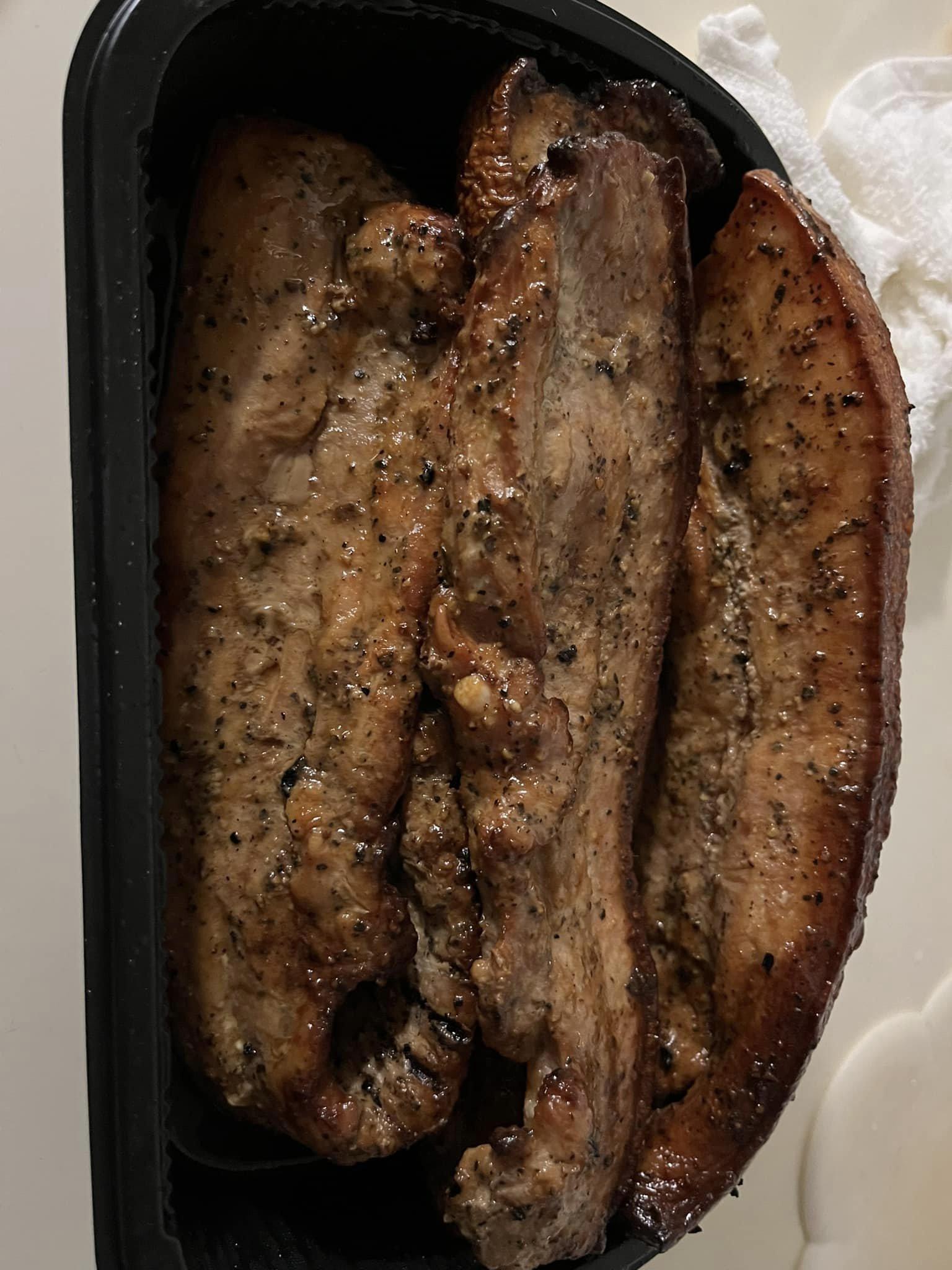 欺騙消費者？他到好市多買「客家鹹豬肉」　拆開包裝後「翻面驚見黑一片」傻掉：這樣要客訴嗎
