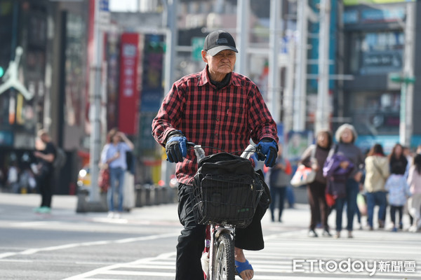 才剛回暖！氣象局曝「又有冷氣團來襲」降溫時間曝光　恐升級成寒流「羽絨衣先別收」