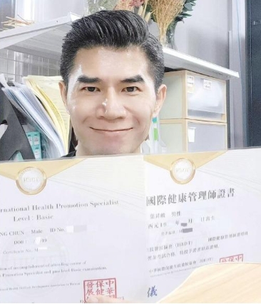 才與歌手妻離婚！49歲大咖男星「驚罹攝護腺癌」緊急停工　哽咽嘆：「3個月前就怪怪的」