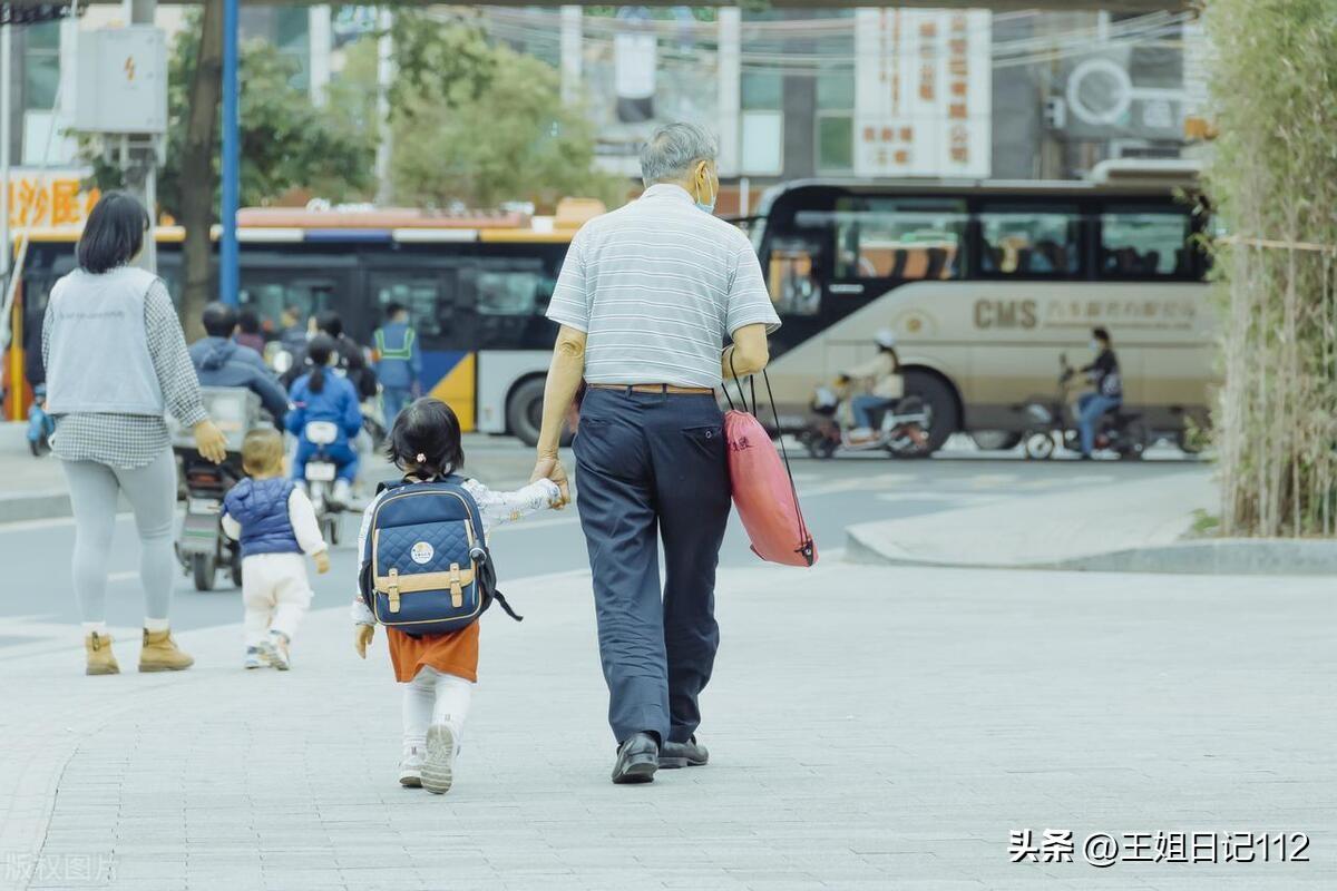出錢出力帶孫9年！距離春節還有2周得知「兒媳的過年安排」　我果斷「停止補貼兒子」太心寒了