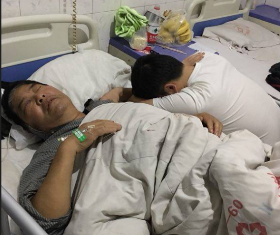 娶到獨生女！岳父母來我家蹭吃3年「分文不掏」　父親生病他們「帶一物探望」我怒甩自己一巴掌