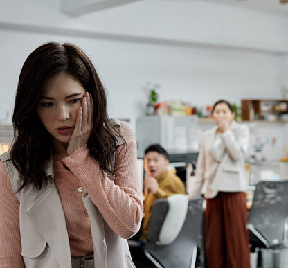 2年沒回娘家！遠嫁女過年想回去「竟被公公怒扇耳光」　「老公1舉動」讓他後悔不已