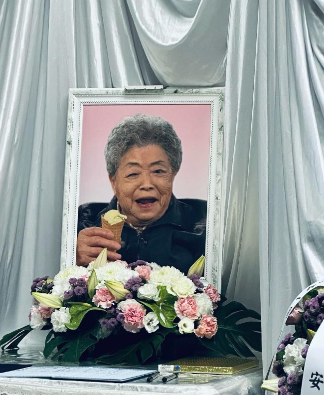 金曲男星痛哭「摯愛無預警離世」　生前遺照曝光「手拿冰淇淋」暗藏意義：都是幸福的回憶
