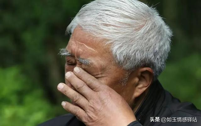 老伴走了！我65歲退休金每月3萬「住進兒子家養老」　親家母來作客「偷聽到她和媳婦對話」我隔天回老家