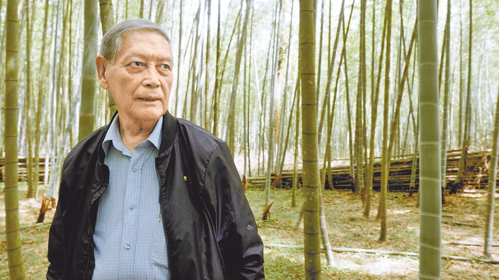 卸下理事長！87歲影帝「突現身尾牙」帥氣依舊　住大安區公寓「認了爬樓梯50年」絕不退休