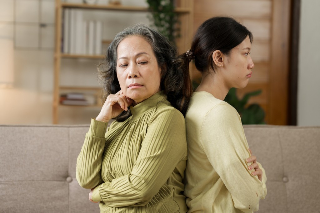 準新娘婚前「遭親媽捲走百萬」全部送他花！委屈喊「信任換來背叛」網勸：快斷絕關係
