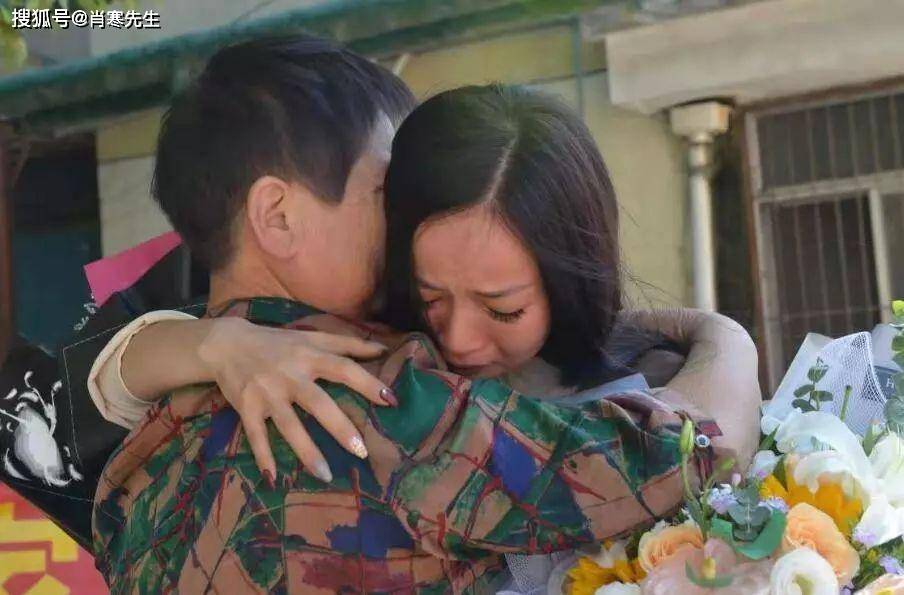 婚前答應輪流回！養父「打14次電話讓我回家過年」遭丈夫拒絕　我堅決要回「丈夫的舉動」令我意外