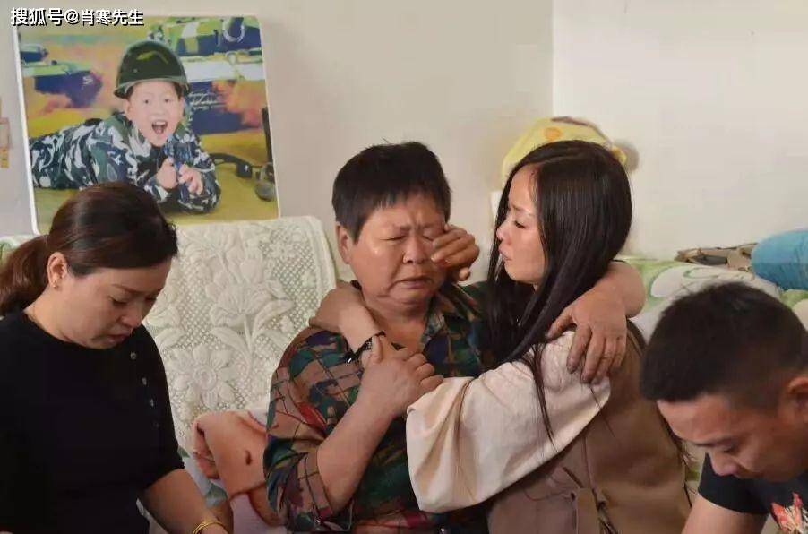 婚前答應輪流回！養父「打14次電話讓我回家過年」遭丈夫拒絕　我堅決要回「丈夫的舉動」令我意外