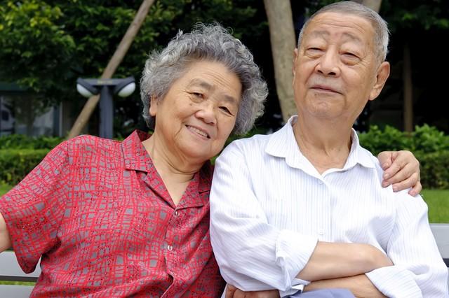 大嫂嘴甜「會哄公婆開心」處處壓著弟媳！吃團圓飯「關鍵一舉動」親戚秒懂：誰才是真孝順