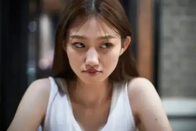 大嫂嘴甜「會哄公婆開心」處處壓著弟媳！吃團圓飯「關鍵一舉動」親戚秒懂：誰才是真孝順