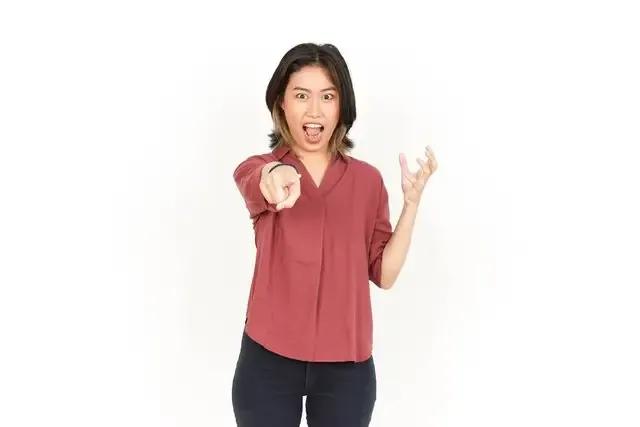 大嫂嘴甜「會哄公婆開心」處處壓著弟媳！吃團圓飯「關鍵一舉動」親戚秒懂：誰才是真孝順
