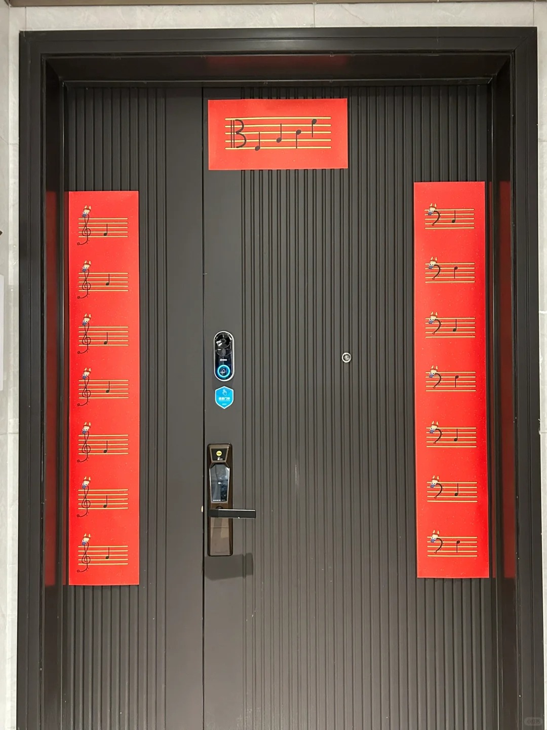 有誰看得懂？超創意春聯「只有五線譜＋音符」　專業網友完整翻譯「今年準備發大財」