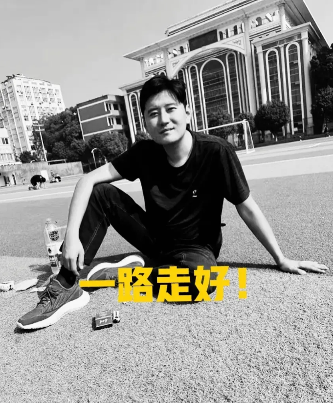 音樂才子驟逝！創作神曲「飽受疾病折磨」年僅30歲　父親泣告「爸爸永遠愛你」：短暫一生仍美好