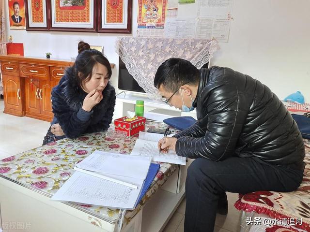 大女兒嫁有錢人很神氣！我生日時「大女兒包2萬大紅包」　小女兒只送2箱牛奶「打開後我嚇壞跑去她家」