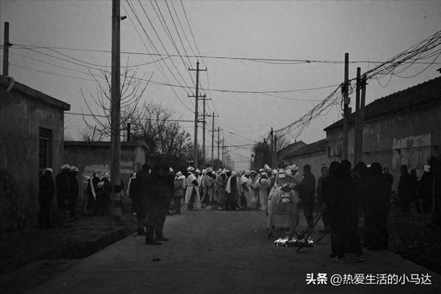 夫家爺爺90歲過世！大伯堅持「要我兒子出席」回老家大辦　大姑無奈一番話「果然不懷好意」