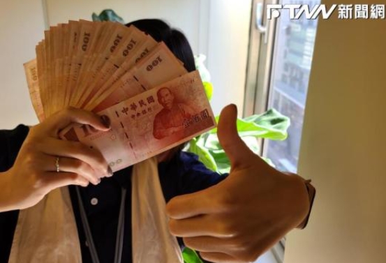 打拚存下440萬！35歲男樂喊「靠利息當躺平族」　曬愜意生活「住在垃圾堆」：每天好爽