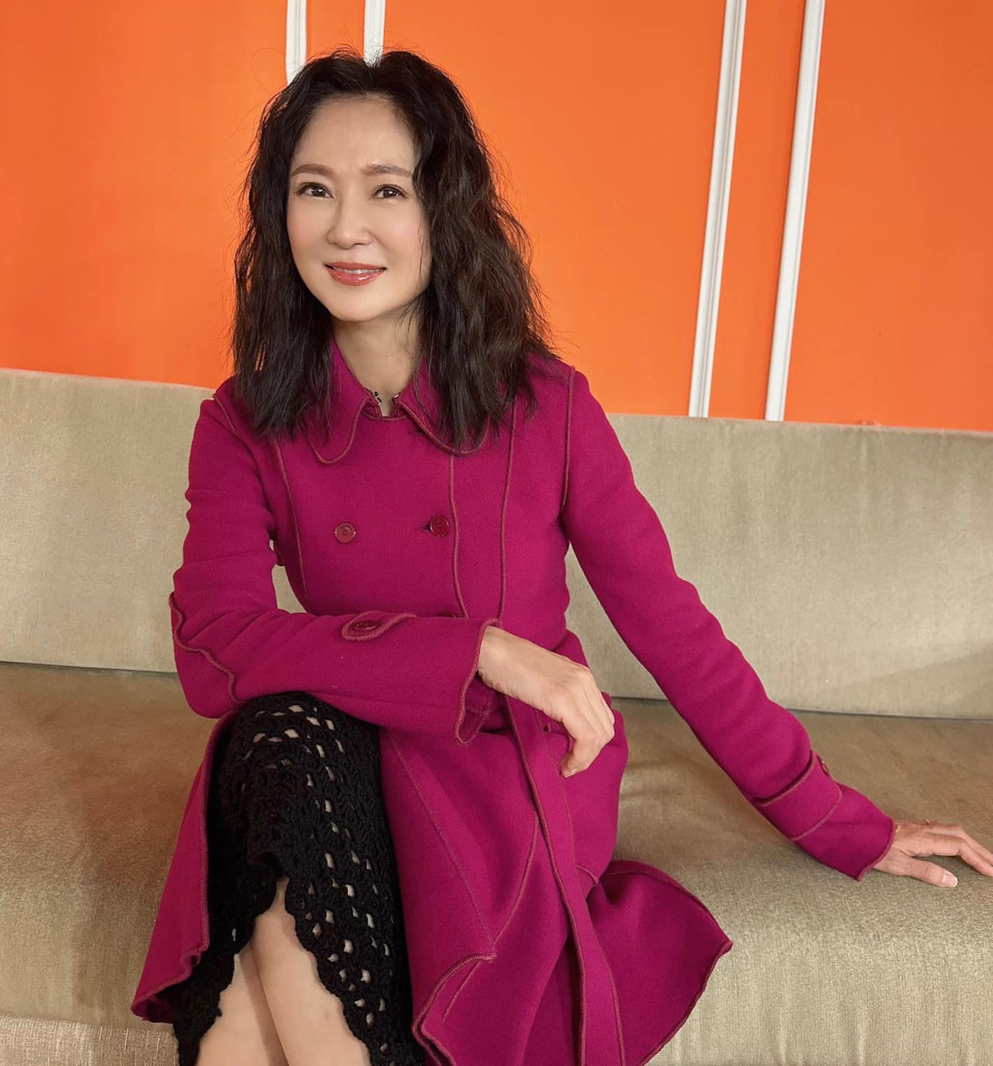 玉女歌手回來了！55歲身材辣翻「還能穿上30年前褲子」　「一開唱掀回憶殺」美聲絲毫未變
