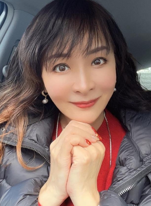 老公外遇親媽！48歲女星痛哭「過年沒娘家可回了」　曝離婚內幕「前夫還想跟我復合」