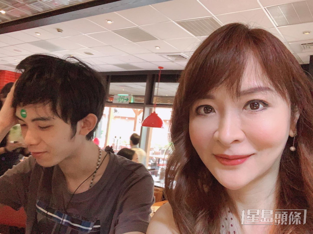 老公外遇親媽！48歲女星痛哭「過年沒娘家可回了」　曝離婚內幕「前夫還想跟我復合」
