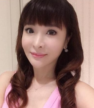 老公外遇親媽！48歲女星痛哭「過年沒娘家可回了」　曝離婚內幕「前夫還想跟我復合」