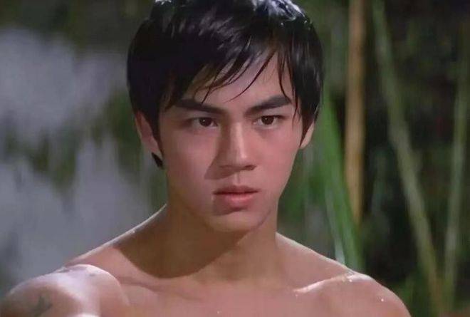 周潤發喊他哥！一代大俠「被粉絲巧遇」親切合影　追了兩條街「1舉動超暖心」