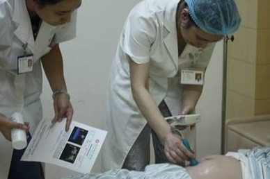 孕期丈夫意外身故！大嫂霸佔婚房還「把我掃地出門」　我帶癱瘓婆婆拾荒「半年後1人找上門」好運來了