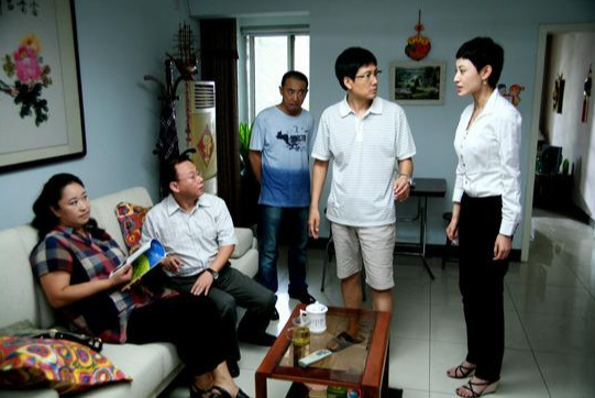 孕期丈夫意外身故！大嫂霸佔婚房還「把我掃地出門」　我帶癱瘓婆婆拾荒「半年後1人找上門」好運來了