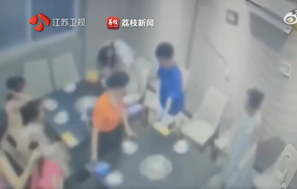 再晚就沒救了！14人吃火鍋最後「全緊急送醫」　餐廳遭勒令停業「釀禍原因曝光」