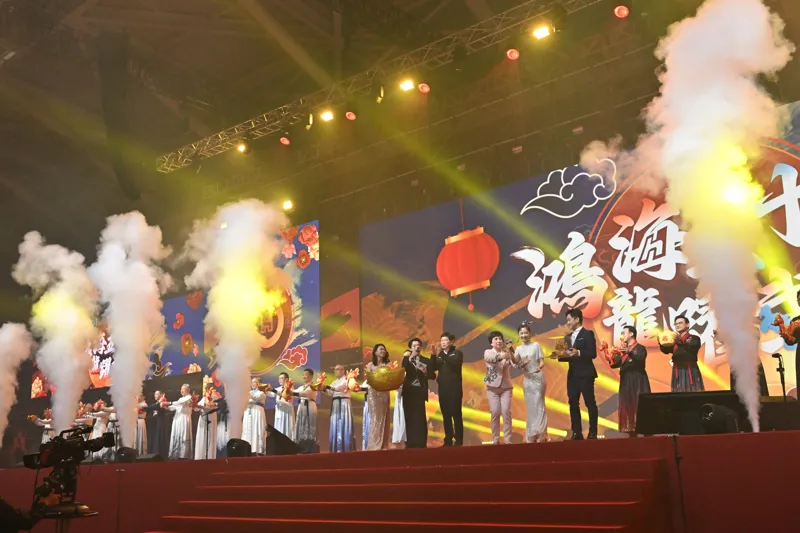 鴻海出手闊綽！Lulu蟬聯主持尾牙「被最大獎震懾」　一公布名單「台下2.8萬人驚呼」