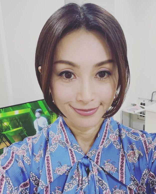 擋泥板女神「現身台灣」！零偽裝「短髮美照曝」網驚呼52歲了　甩夫妻醜聞粉絲求巧遇