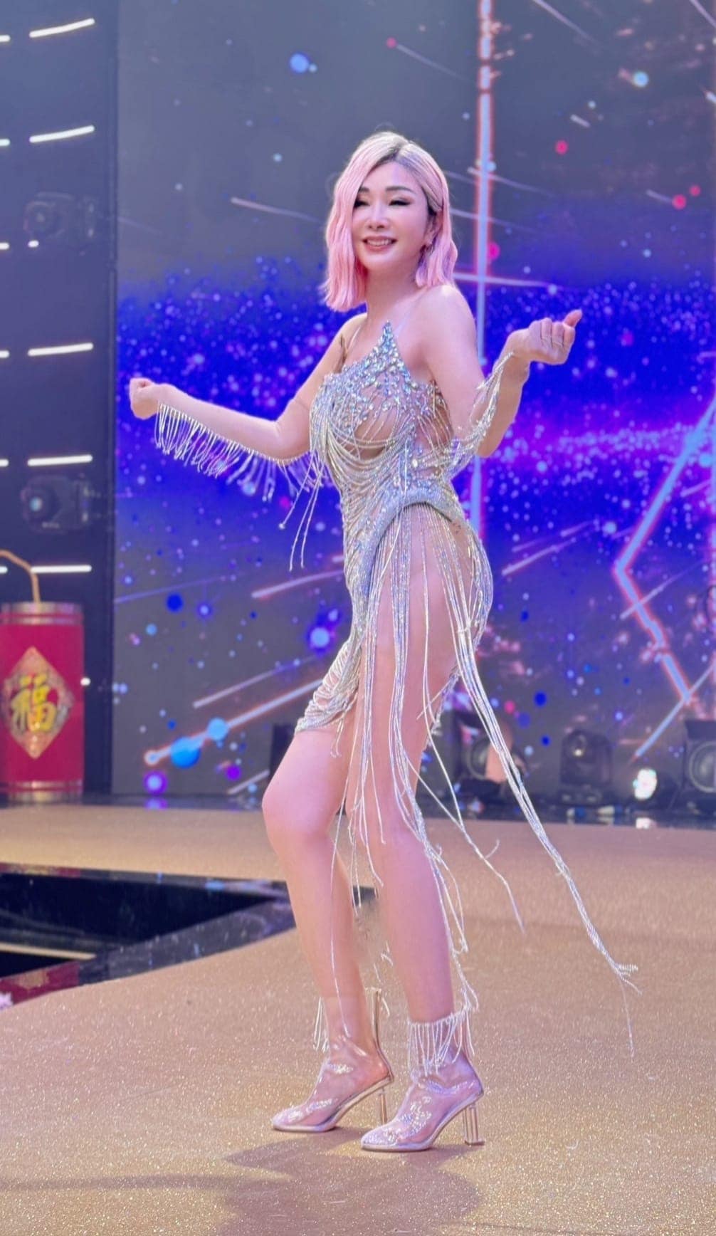 下半身太辣！陳美鳳「穿透視裝熱舞」遭轟：暴露狂　高EQ「親自回應了」3萬人支持
