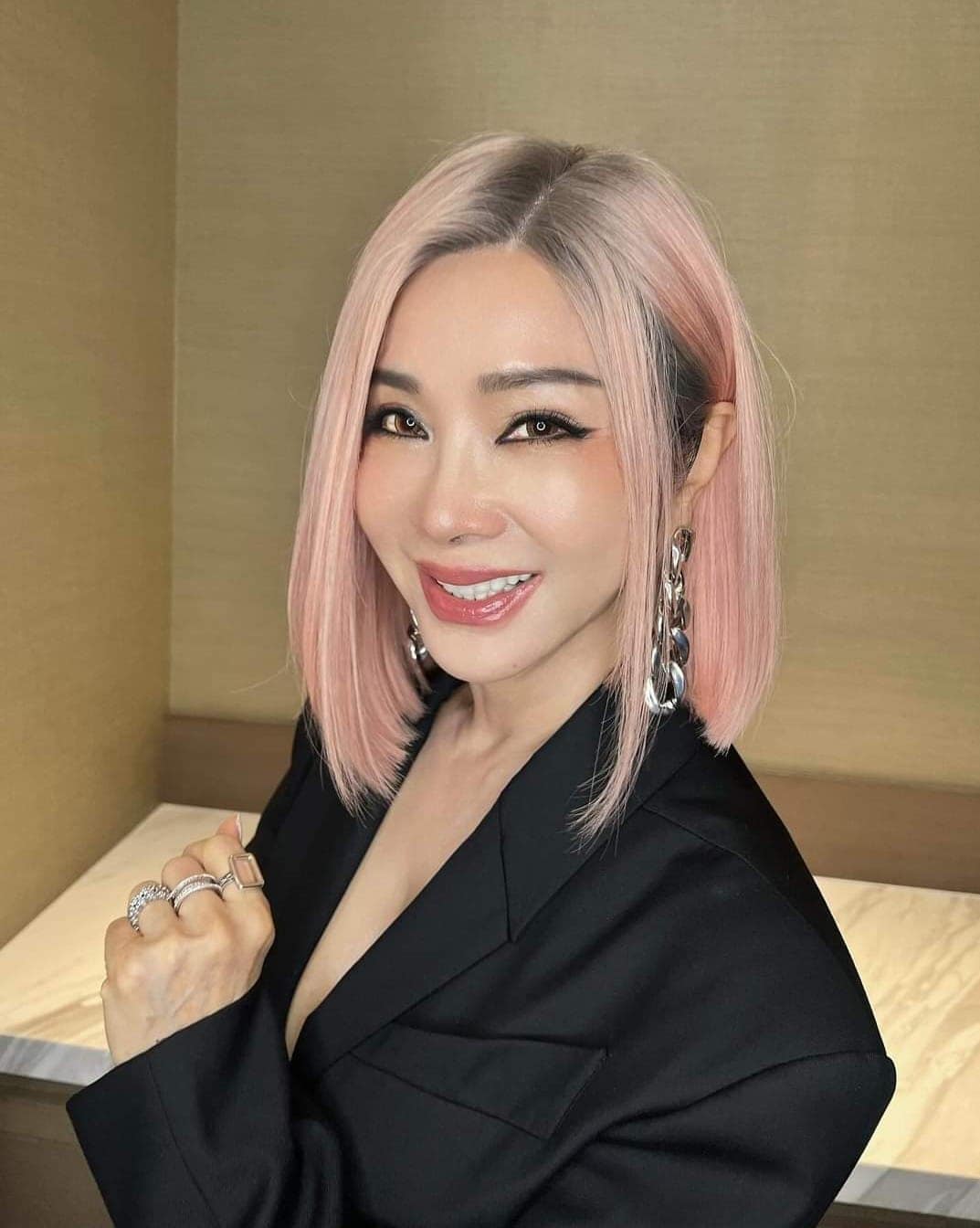 下半身太辣！陳美鳳「穿透視裝熱舞」遭轟：暴露狂　高EQ「親自回應了」3萬人支持