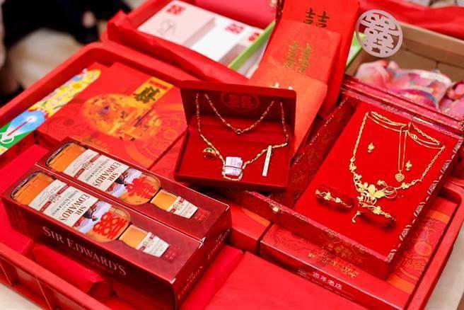 女兒結婚我準備40萬，但在看到未來女婿後，我拿著錢回老家了