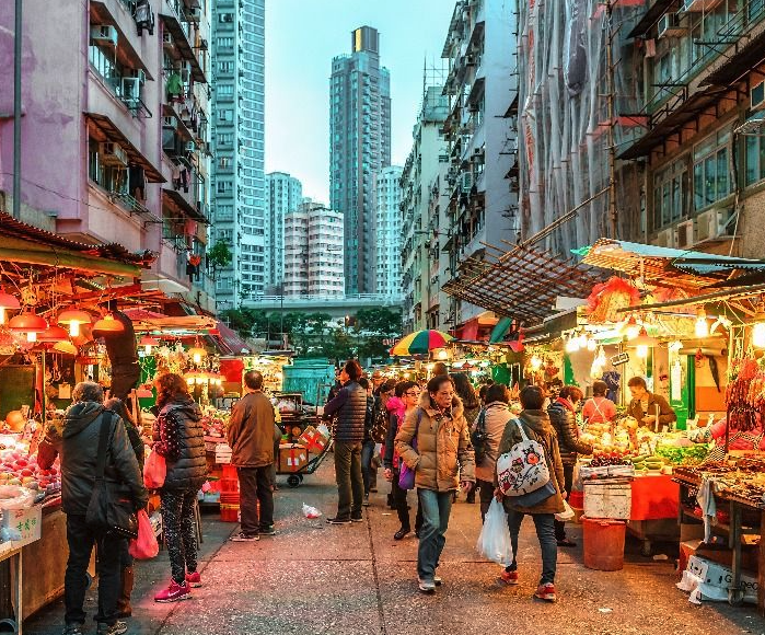 感人至深！台南86歲翁為兒孫加菜不慎跌倒公廁，警方暖心救援獲讚