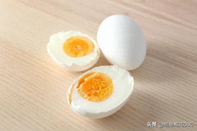 那年過年，陪媽媽去買年貨「竟撞見大舅在賣蓮藕」！　媽媽當場淚崩「大舅卻裝不認識我們」