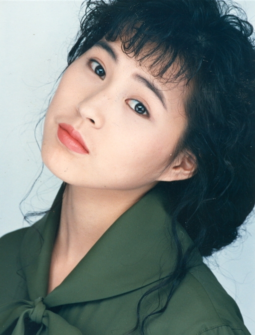 翻出舊卡帶！「他被女星美貌驚艷」怎麼沒有紅？網認出「老公是天團男星」被捧掌心疼