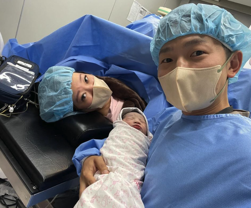 上週才生女兒！蔡昌憲夫妻「驚傳出車禍」畫面曝光　車頭撞爛全毀