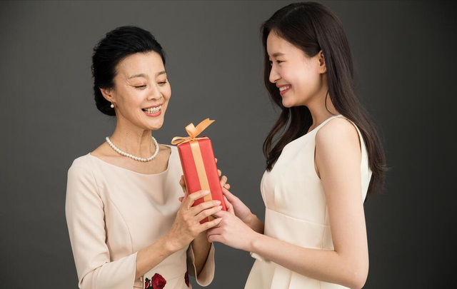 女兒剛懷孕！準婆婆聘金「從26萬降到2萬」　「單親母1句話」女兒想通了