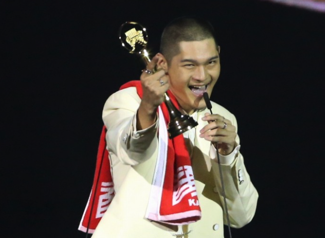 撇孕妻偷吃！金曲歌王形象破滅「改當司機維生」　認了「離開10年老東家」老婆也跑了