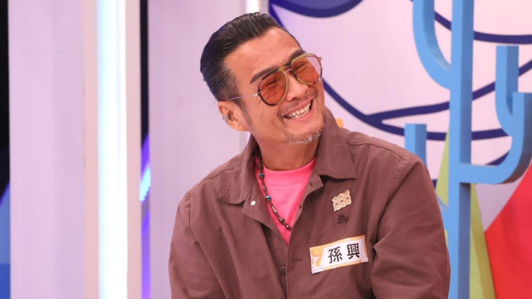 蜜月狀況百出！52歲金鐘男星「當眾罵哭老婆」夫妻陷冷戰　「隔天各逛各的」不忍怒嗆：讓我很丟臉