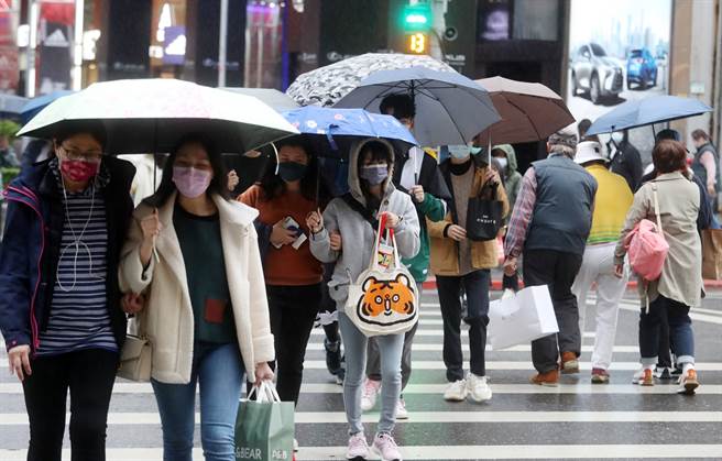 0度線來了！強烈冷氣團殺來「這2天跌破7度」準備去追雪　專家示警：又濕又冷