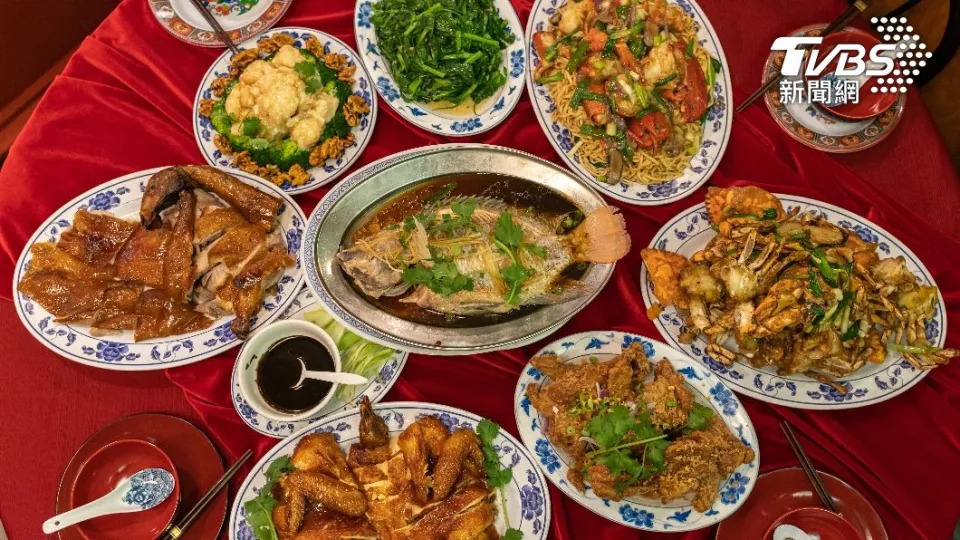 吃年夜飯有訣竅！「三道不吉祥菜」千萬別上桌　命理師傳授「全家必吃一道」運勢加乘